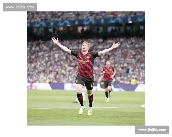 曼城第三球衣惊现银灰荧光绿风暴！百年传统美学遭颠覆