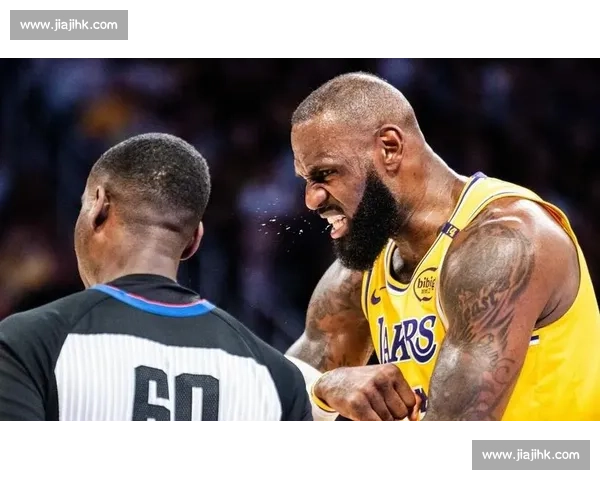 里弗斯官宣拒绝湖人 4 年 8900 万，詹姆斯祝福引争议，湖人陷入被动困局